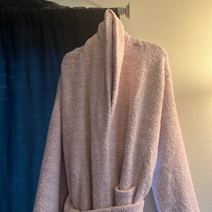 Barefoot dreams robe size 3